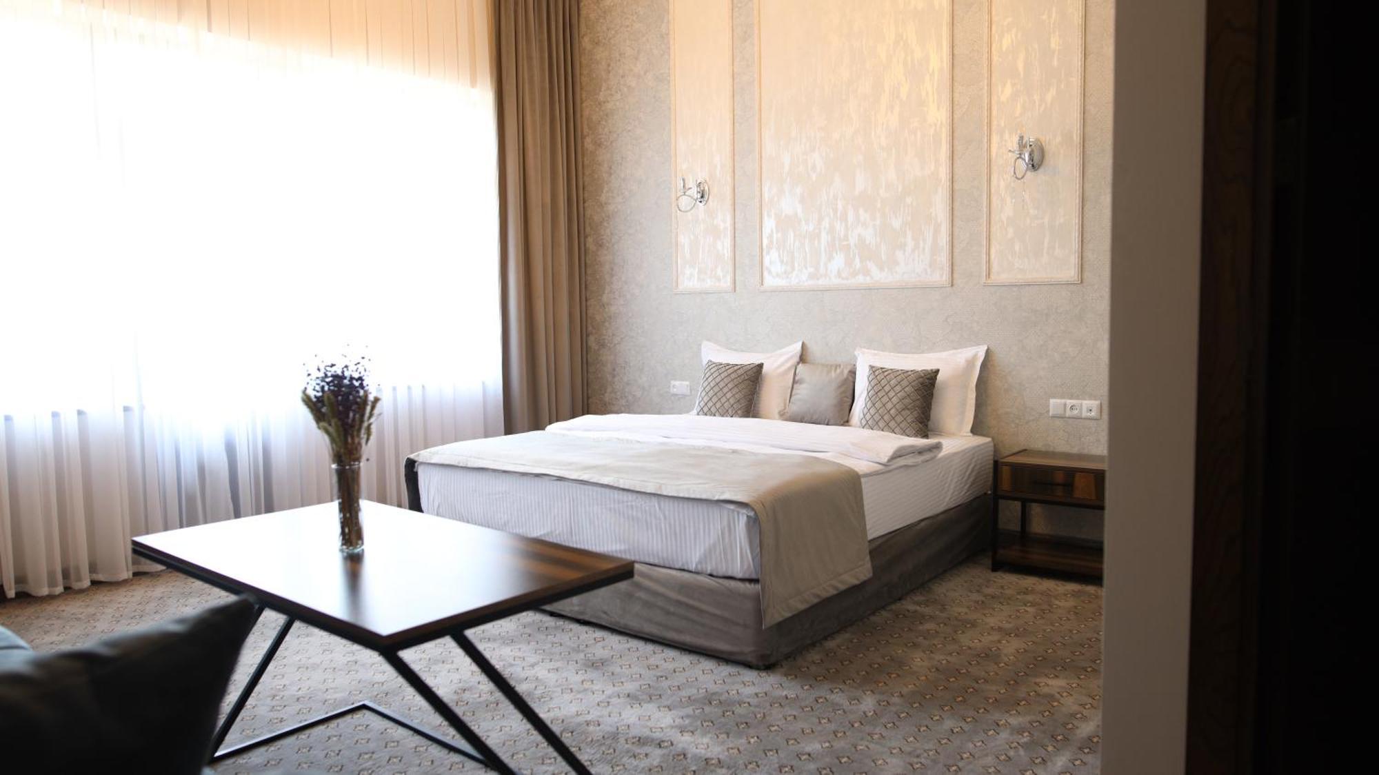 Bmg Hotel By Grigoryans Group Goris Extérieur photo