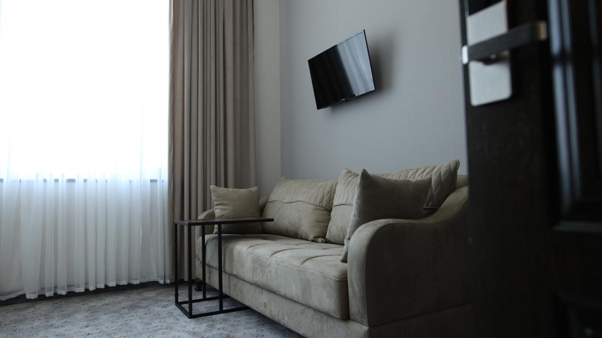 Bmg Hotel By Grigoryans Group Goris Extérieur photo